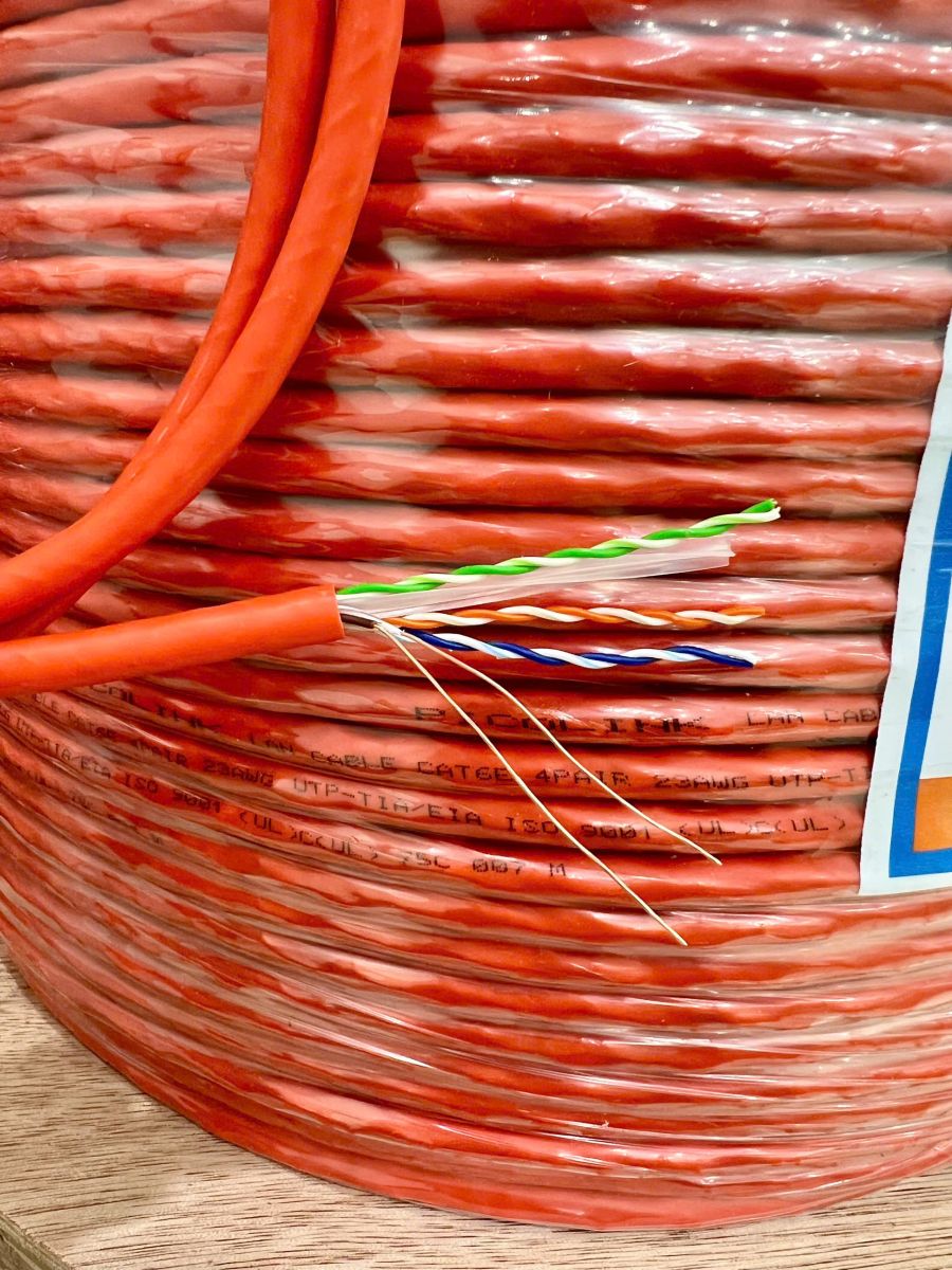 Dây mạng, cáp mạng Cat6E UTP lõi đồng chuẩn 23awg, cuộn 305m lô gỗ hãng PicoLink P/N: PL-UTP305-6E,  màu cam
